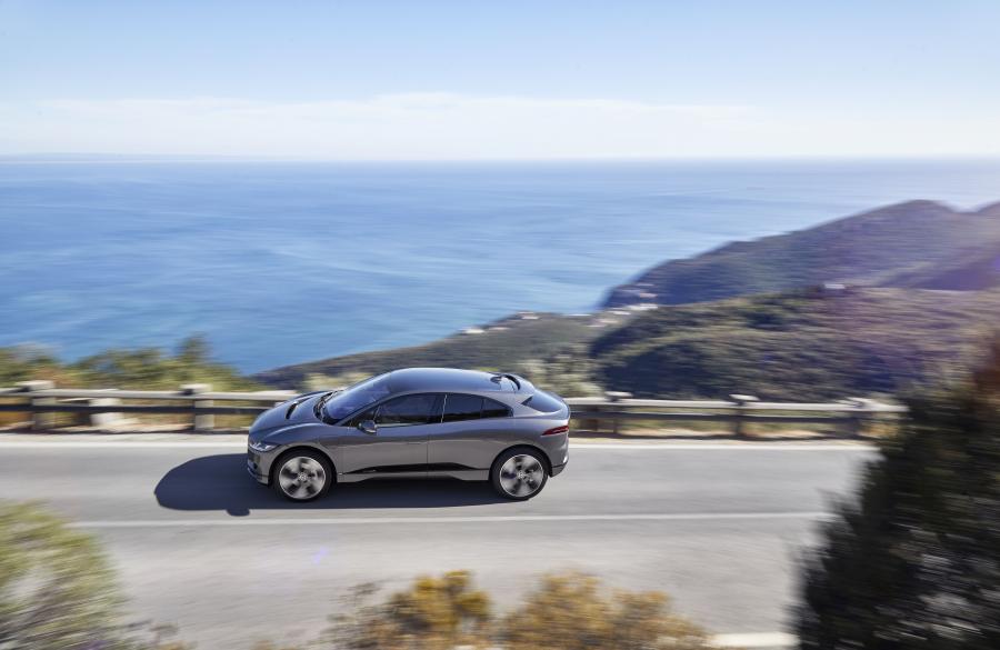  Jaguar I-Pace EV400 AWD HSE 2018 года  (WW) (фото 13 из 114)